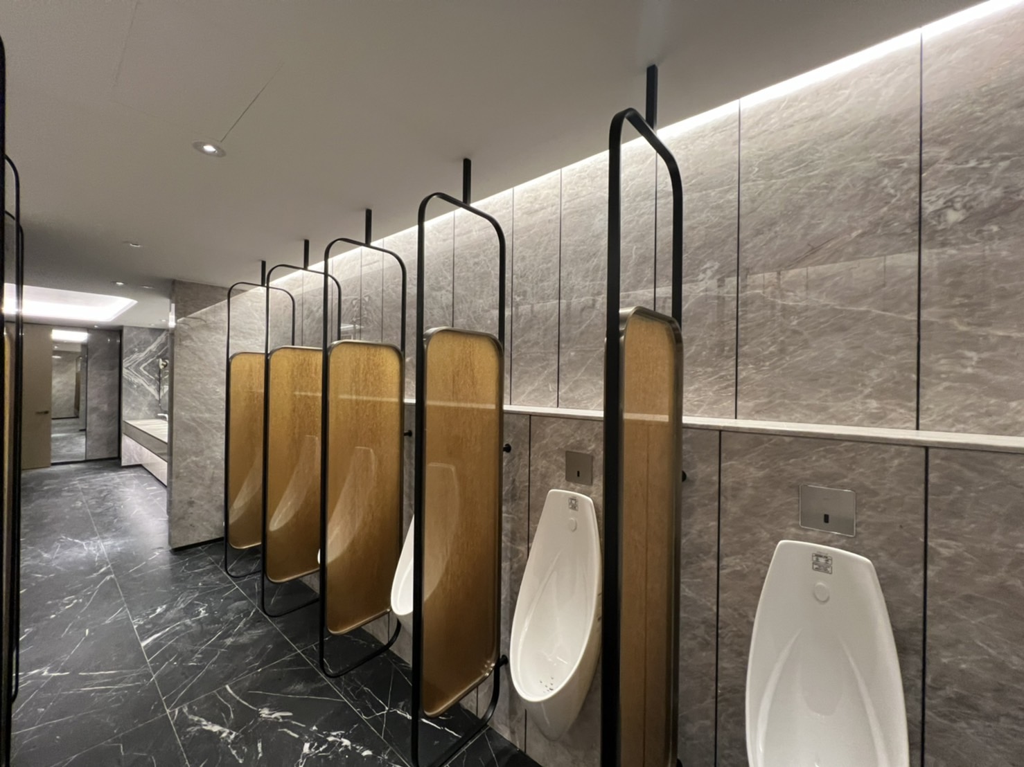 台北漢來大飯店-A棟 1F-3F公區天花及廁所裝修工程