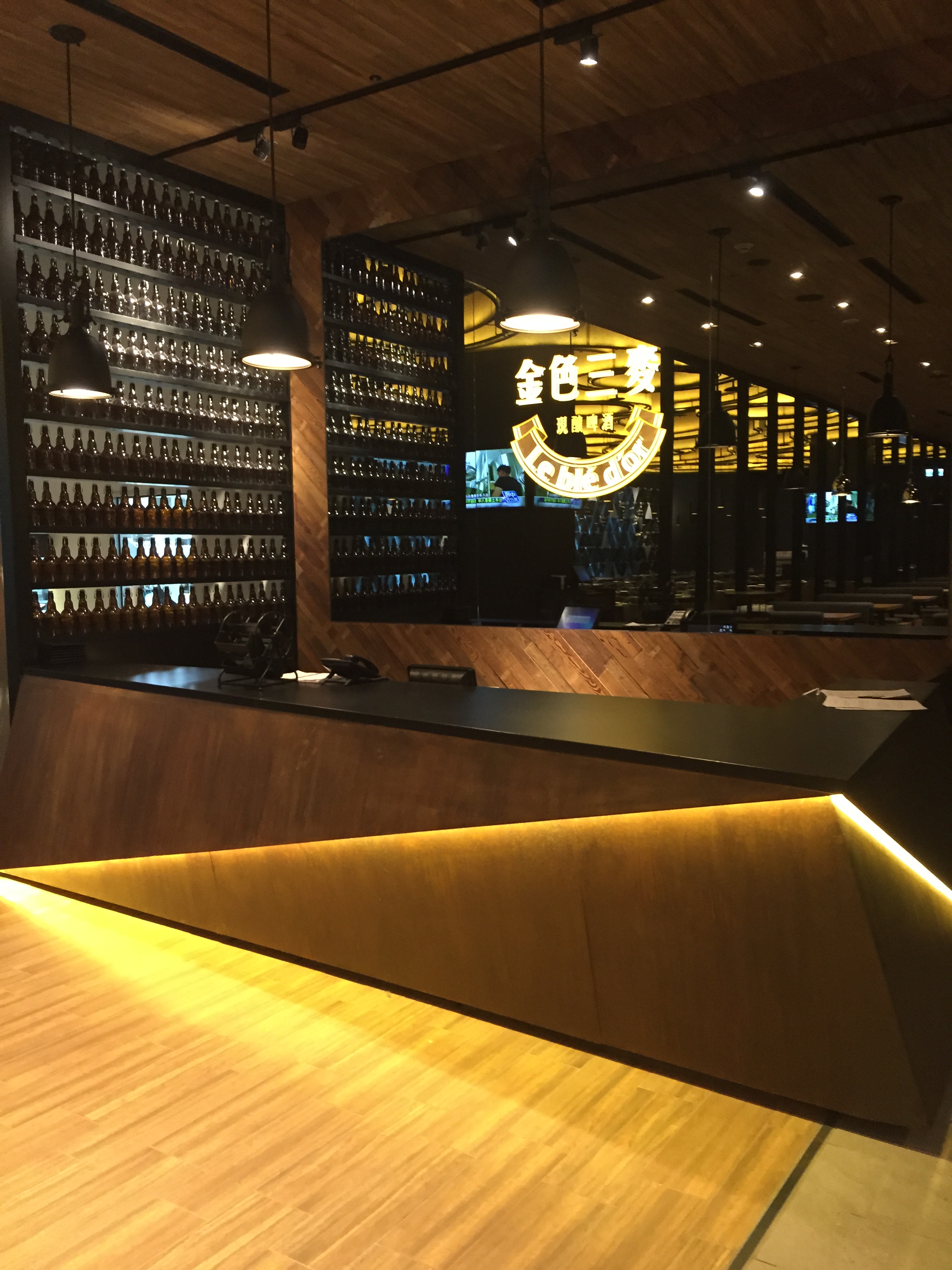 金色三麥晶冠商場五股店